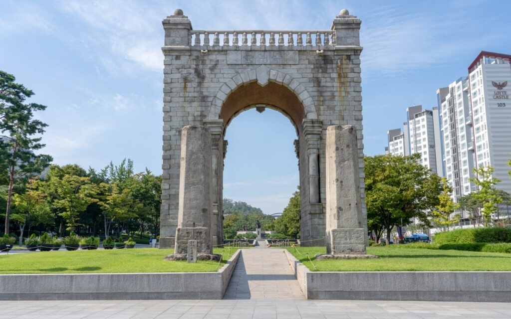 Dongnimmun Gate (Independence Gate)