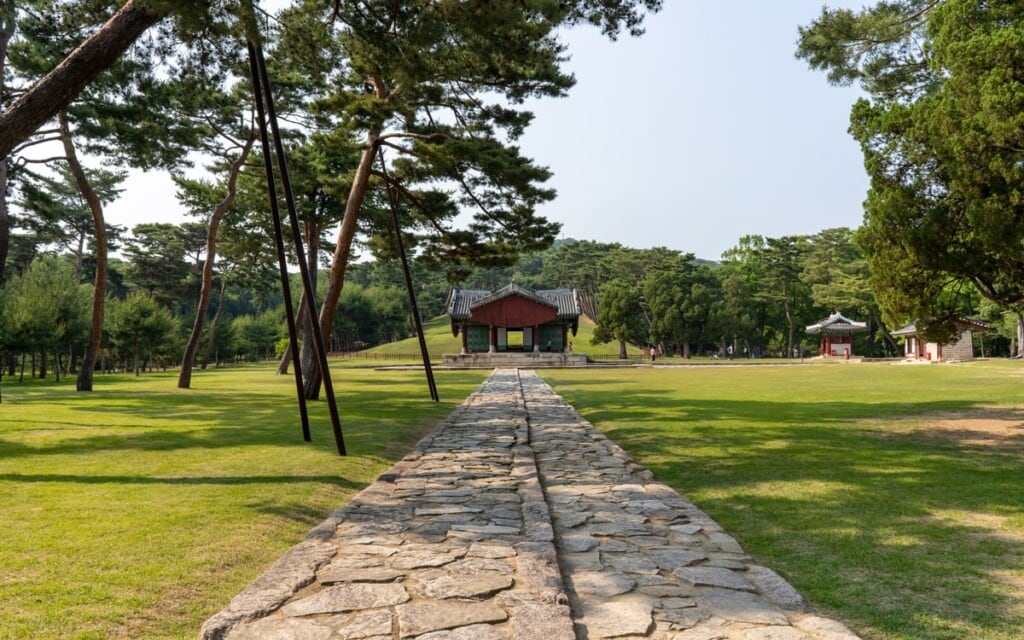 Taereung and Gangneung Royal Tombs