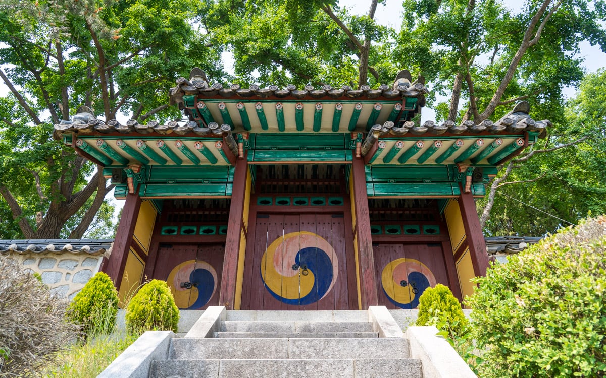 The three inner gates are known as Naesammun, Yangcheon Hyanggyo, Seoul, Korea