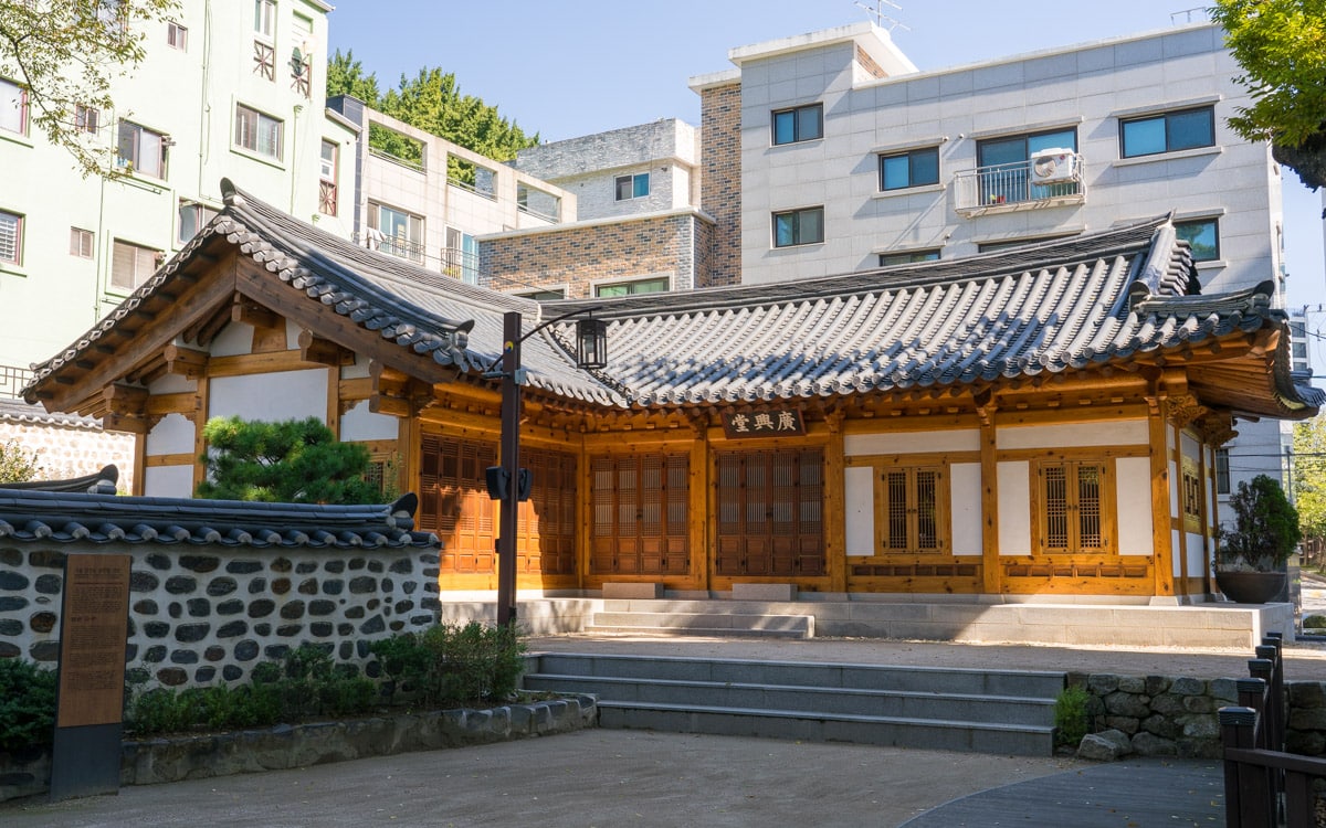 Cultural and traditional events are held at Gwangheungdang, King Gongmin's Shrine in Changjeon-dong, Seoul, Korea